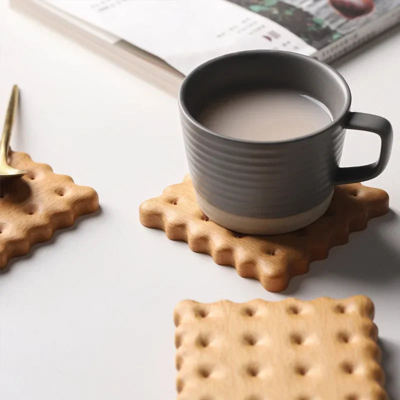 Sous-verres en bois naturel "Le Petit Biscuit" - Élégance décalée pour vos matins