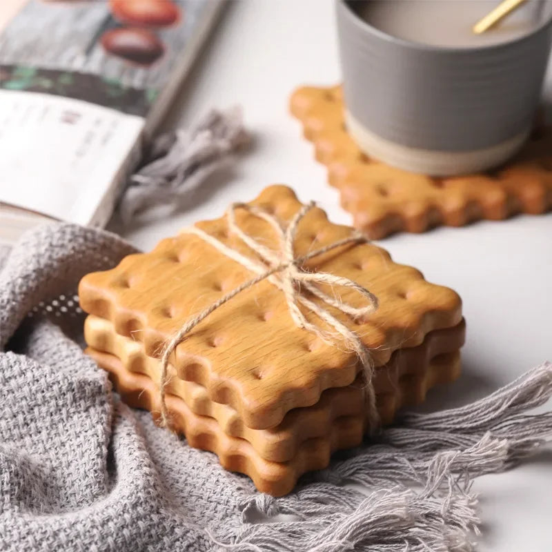 Sous-verres en bois naturel "Le Petit Biscuit" - Élégance décalée pour vos matins