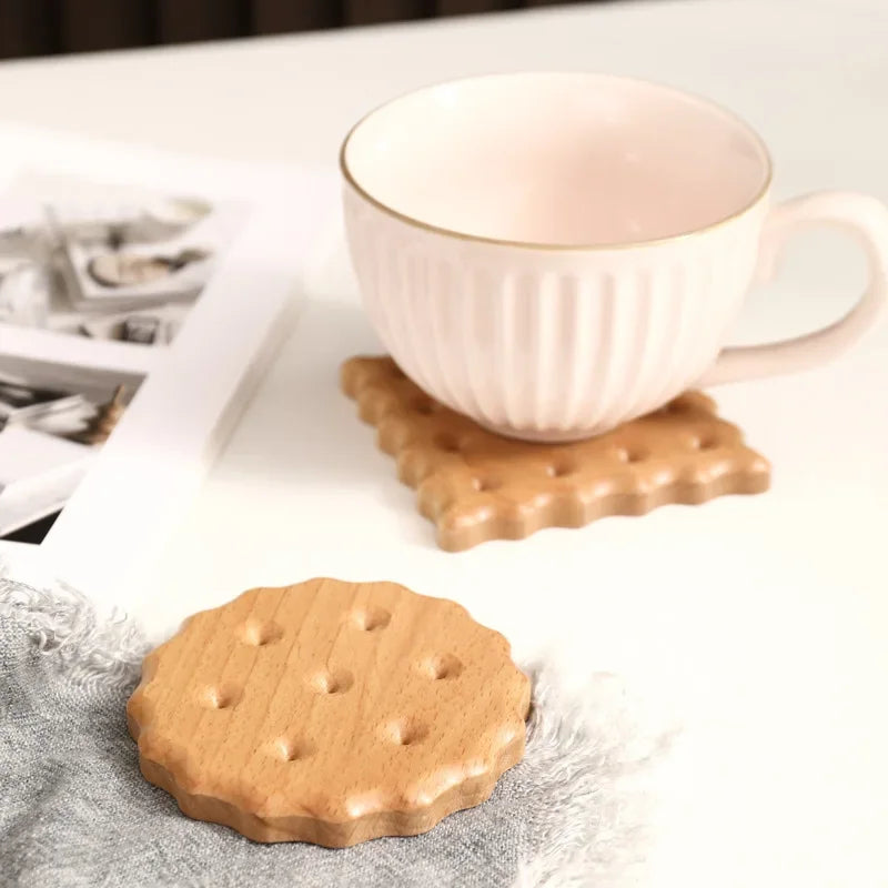 Sous-verres en bois naturel "Le Petit Biscuit" - Élégance décalée pour vos matins